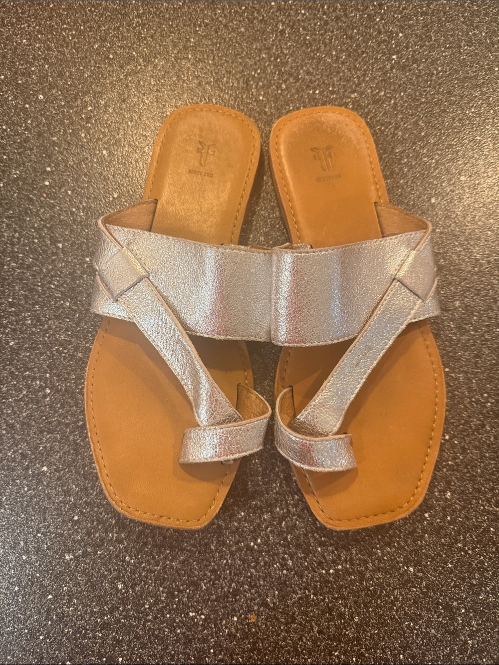 Women’s Frye Silver Metallic Leather Toe-Loop Slide Sandals - size 8
